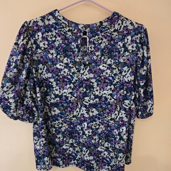 Floral blouse - Picture 4 of 6